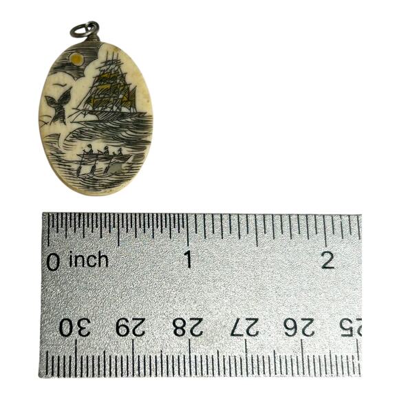 Vintage Skrimshaw Scene Oval Pendant - Picture 4 of 5